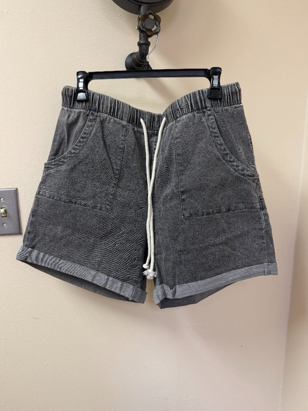 Women's Gray Pull-on Shorts XL - Elastic Waist Drawstring Cuffed Casual